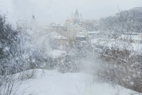 View Kyiv Downtown Andriyivskyi Uzviz Street Snowy Winter Weather — Stockfoto