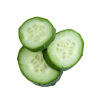 Beyaz arka planda taze salatalık.