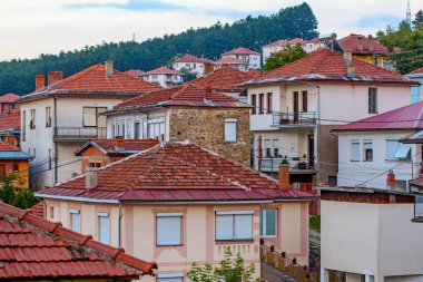 Makedonya 'nın Kruşevo kentindeki küçük kasabaların sokakları ve çatıları