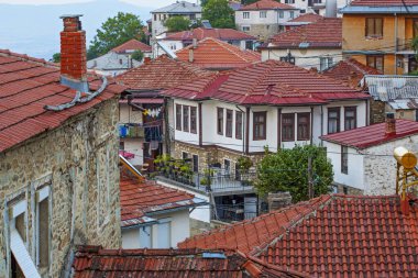 Makedonya 'nın Kruşevo kentindeki küçük kasabaların sokakları ve çatıları