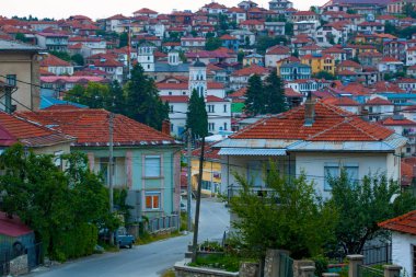 KRUSHEVO, MACEDONIA - 12 Temmuz 2018: Orta Kuzey Makedonya, Balkanlar 'daki Kruşevo kentinin genel görünümü
