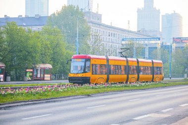 WARsaw, POLAND - 15 Mayıs 2016 'da Polonya' nın Varşova kentinde sevilen tramvayların hava görüntüsü