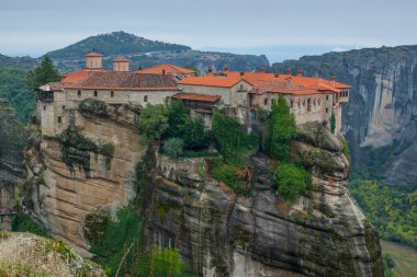 Yunanistan 'ın Meteora kentindeki güzel manastır ve kaya manzaraları
