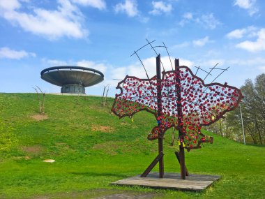 KYIV, UKRAINE - 8 Mayıs 2019: Kiev 'deki Ebedi Alev ve Anavatan Anıtı Anıtı. Ukrayna 'nın tarihi manzarası