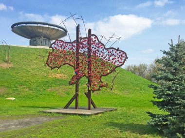 KYIV, UKRAINE - 8 Mayıs 2019: Kiev 'deki Ebedi Alev ve Anavatan Anıtı Anıtı. Ukrayna 'nın tarihi manzarası