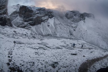 Thorong la Pass 'taki kar dağı sahnesi, Annapurna Koruma Alanı, Nepal