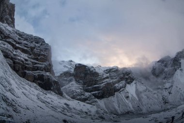 Thorong la Pass 'taki kar dağı sahnesi, Annapurna Koruma Alanı, Nepal