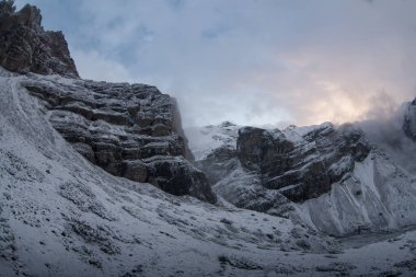 Thorong la Pass 'taki kar dağı sahnesi, Annapurna Koruma Alanı, Nepal