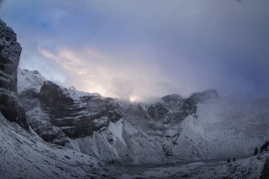 Thorong la Pass 'taki kar dağı sahnesi, Annapurna Koruma Alanı, Nepal
