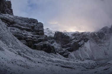 Thorong la Pass 'taki kar dağı sahnesi, Annapurna Koruma Alanı, Nepal