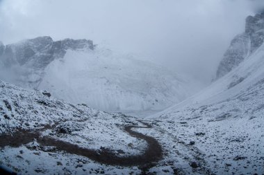 Thorong la Pass 'taki kar dağı sahnesi, Annapurna Koruma Alanı, Nepal