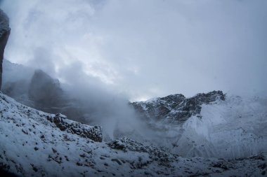 Thorong la Pass 'taki kar dağı sahnesi, Annapurna Koruma Alanı, Nepal