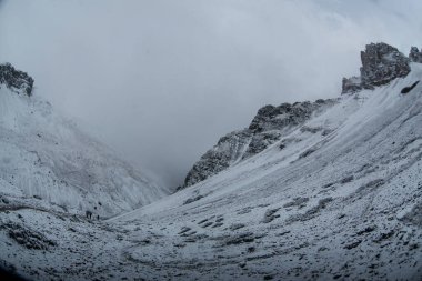 Thorong la Pass 'taki kar dağı sahnesi, Annapurna Koruma Alanı, Nepal