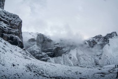 Thorong la Pass 'taki kar dağı sahnesi, Annapurna Koruma Alanı, Nepal