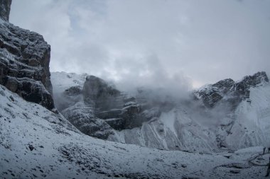 Thorong la Pass 'taki kar dağı sahnesi, Annapurna Koruma Alanı, Nepal