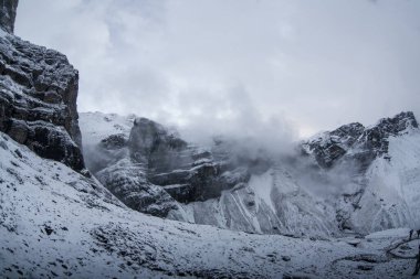 Thorong la Pass 'taki kar dağı sahnesi, Annapurna Koruma Alanı, Nepal