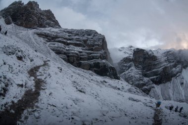 Thorong la Pass 'taki kar dağı sahnesi, Annapurna Koruma Alanı, Nepal