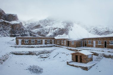 Thorong La Nepal 'deki ana kampı geçti.