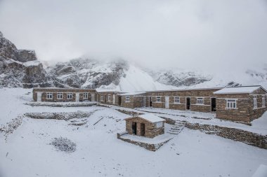 Thorong La Nepal 'deki ana kampı geçti.
