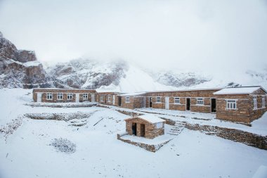 Thorong La Nepal 'deki ana kampı geçti.