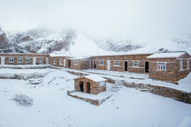 Thorong La, Nepa 'daki ana kampı geç.