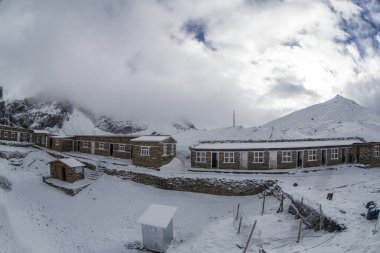 Thorong La Nepal 'deki ana kampı geçti.