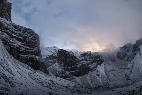 Thorong la Pass 'taki kar dağı sahnesi, Annapurna Koruma Alanı, Nepal
