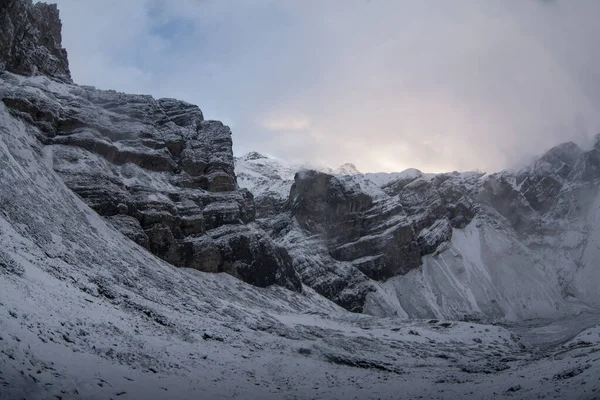 Thorong la Pass 'taki kar dağı sahnesi, Annapurna Koruma Alanı, Nepal
