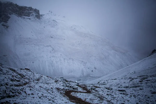 Thorong la Pass 'taki kar dağı sahnesi, Annapurna Koruma Alanı, Nepal
