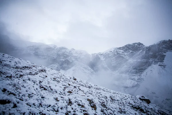 Thorong la Pass 'taki kar dağı sahnesi, Annapurna Koruma Alanı, Nepal