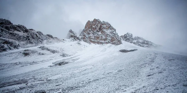 Thorong la Pass 'taki kar dağı sahnesi, Annapurna Koruma Alanı, Nepal