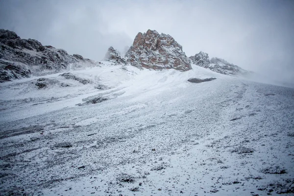 Thorong la Pass 'taki kar dağı sahnesi, Annapurna Koruma Alanı, Nepal