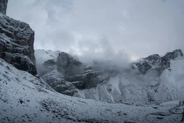 Thorong la Pass 'taki kar dağı sahnesi, Annapurna Koruma Alanı, Nepal