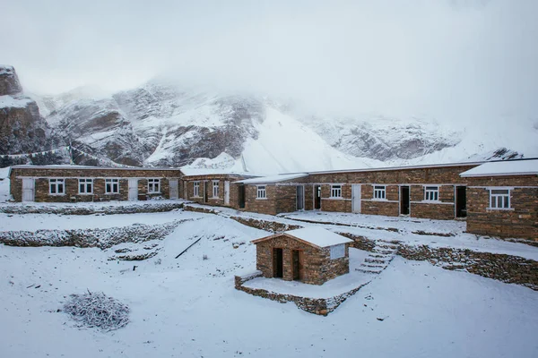 Thorong La Nepal 'deki ana kampı geçti.