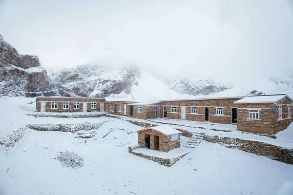 Thorong La, Nepa 'daki ana kampı geç.