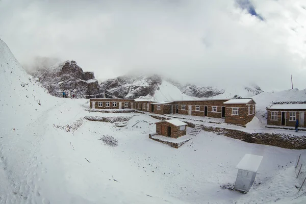 Thorong La, Nepa 'daki ana kampı geç.