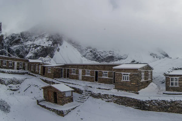 Thorong La, Nepa 'daki ana kampı geç.