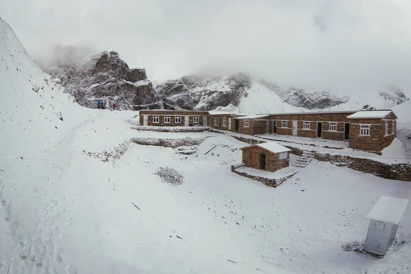 Thorong La, Nepa 'daki ana kampı geç.