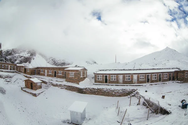 Thorong La, Nepa 'daki ana kampı geç.