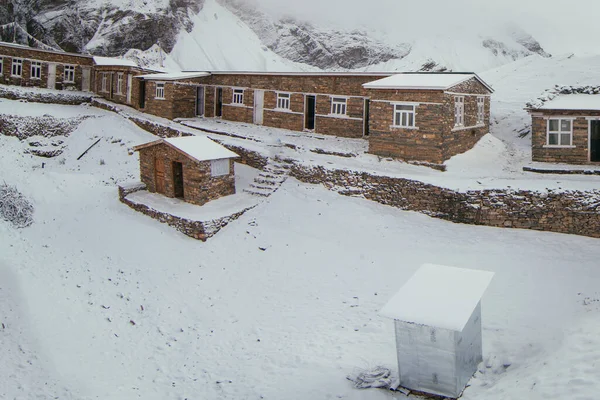 Thorong La, Nepa 'daki ana kampı geç.