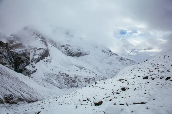 Thorong La Pass yolu, Nepal