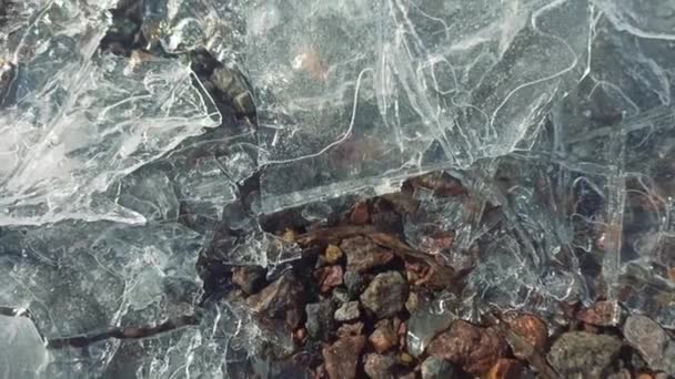 早春に川の氷を溶かす — ストック動画