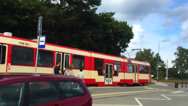 Gdansk Brzezno Polonia Agosto 2017 Tráfico Urbano Transporte Tranvía Modernizado — Vídeos de Stock