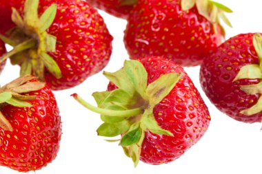 Parlak kırmızı vitaminli çilek, izole edilmiş.