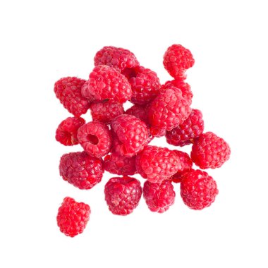 Beyaz arkaplanda izole edilmiş parlak olgun ahududu.