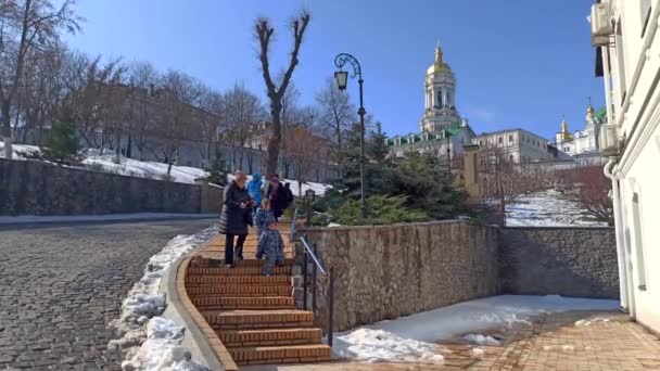 Kyiv Ukrayna Mart 2020 Kyiv Pechersk Lavra Önplanda Modern Binaların — Stok video