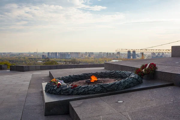 Kiev Ucrania Mayo 2021 Flores Monumento Gloria Eterna Tumba Del —  Fotos de Stock