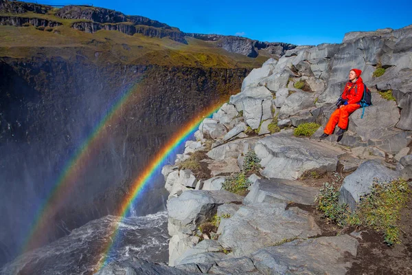 Woman Red Clothes Detifoss Waterfall Withdouble Rainbow Iceland — Foto de Stock