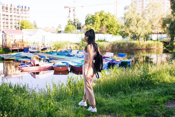 Belle Jeune Femme Près Lac Lever Soleil — Photo