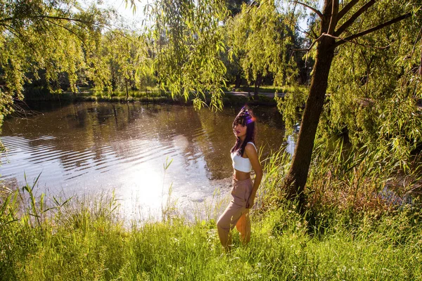 Beautiful Young Woman Lake Sunrise Time — Stock Photo, Image